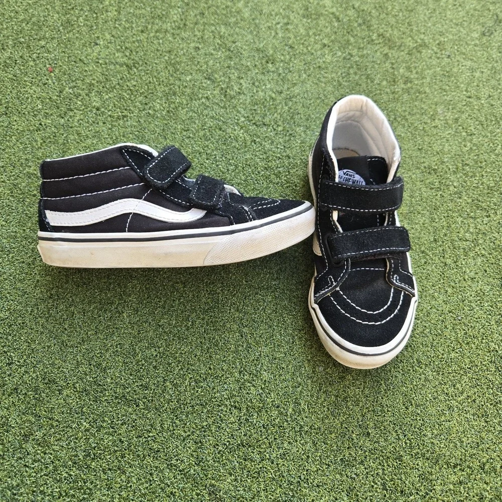 Kids Black Classic Vans Sneakers Strapped Size 1